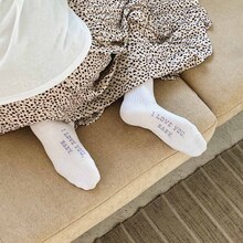 「愛してるぜベイベ★★」をモチーフにした靴下の着用イメージ。 (c)槙ようこ／集英社