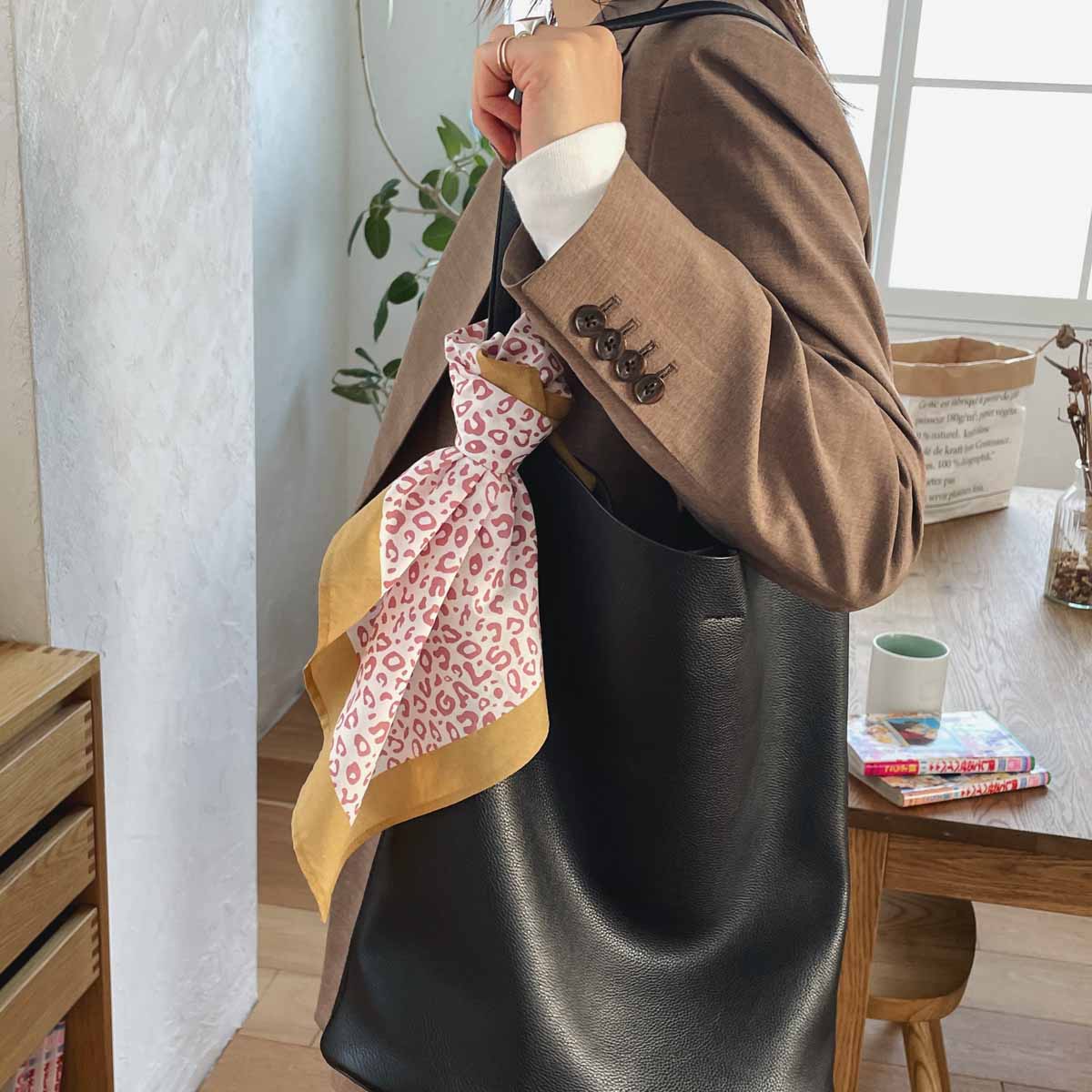 「GALS!」をモチーフにしたバンダナの使用イメージ。 (c)藤井みほな／集英社