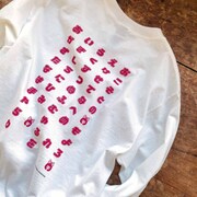 りぼんをモチーフにした大人用ロングTシャツ。