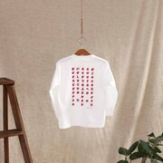 りぼんをモチーフにした子供用のロングTシャツ。