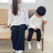 りぼんをモチーフにしたロングTシャツの着用イメージ。