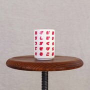 りぼんをモチーフにした湯呑み。