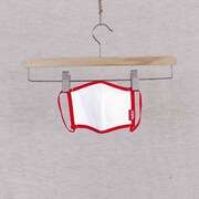 りぼんをモチーフにしたマスク。