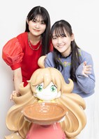 左から早見沙織、遠藤璃菜。