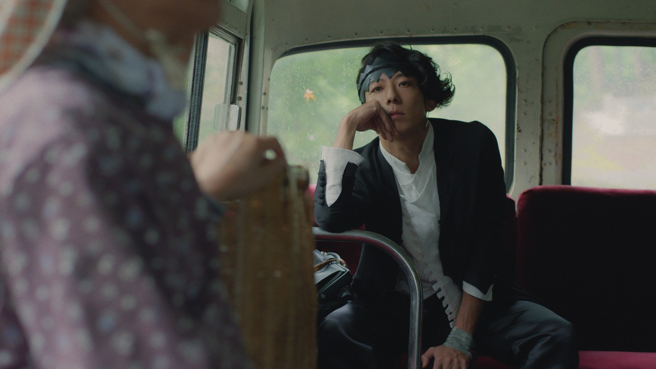 第5話「背中の正面」の場面写真。