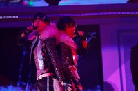 DARK NIGHTMARE。左からウシミツ役の鵜澤正太郎、シンヤ役の河合健太郎。