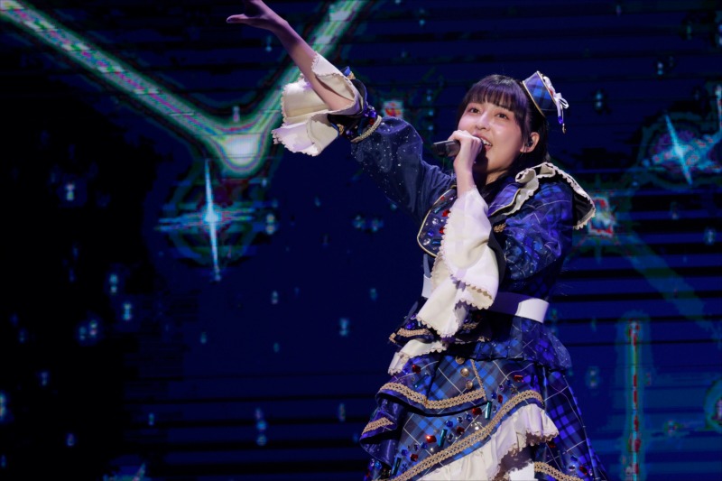 輝イヴ役の指出毬亜。