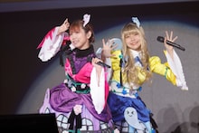 おしゃまトリックス。左から歩堂デヴィ役の山北早紀、明日香ルゥ役の澁谷梓希。