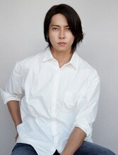 主人公の永瀬財地役を演じる山下智久。(c)HIGH HOPE ENTERTAINMENT