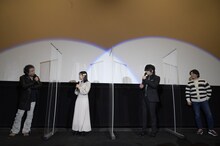 左から檜山修之、石原夏織、森川智之、静野孔文監督。