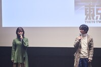 左から石見舞菜香、榎木淳弥。