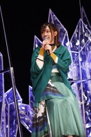 服部つぐみ役の高橋李依。