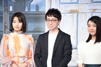 左から森七菜、新海誠監督、上白石萌音。