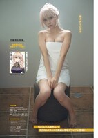 「不器用な先輩。」と桃月なしこのコラボグラビア。（撮影：佐藤佑一）