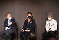 左から浅田貴典氏、中野博之編集長、服部雄二郎氏。