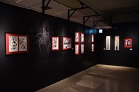 「鋼の錬金術師展 RETURNS」の様子。 (c)Hiromu Arakawa/SQUARE ENIX