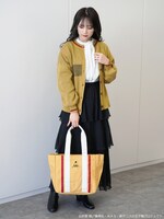 立海をモチーフにしたニットカーディガンとトートバッグのイメージ。