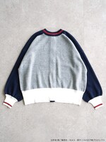 青学をモチーフにしたニットカーディガン。