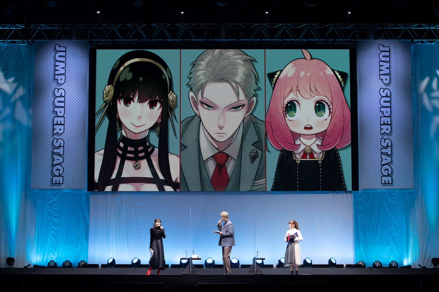 ジャンプスーパーステージ「SPY×FAMILY」の様子。 (c)SHUEISHA Inc. All rights reserved.