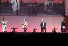 ステージの様子。左から小松未可子、榎木淳弥、緒方恵美、花澤香菜。