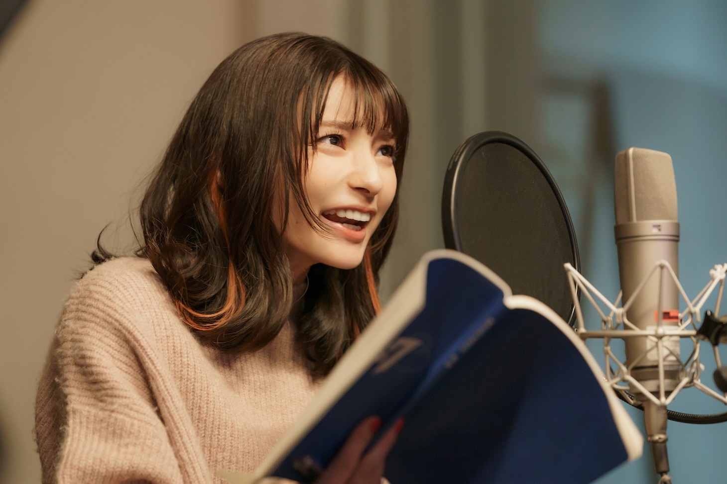 群野葵役の高野麻里佳。