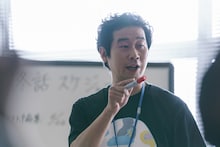 根岸役の前野朋哉。