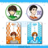 10連セットを購入した人にプレゼントされる「バースデー缶バッジ」「お守り缶バッジ」。