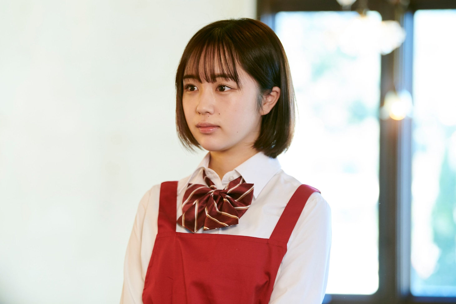 なえなの扮する松橋うらら。