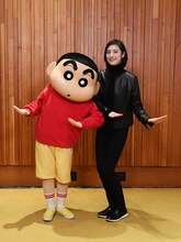 左から野原しんのすけ、天海祐希。 (c)臼井儀人／双葉社・シンエイ・テレビ朝日・ADK