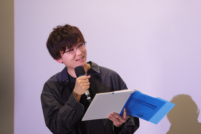 宇佐美智役の山下誠一郎。