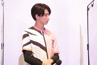 樫良木ルイ役の峯田大夢。