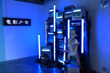 「桂正和画業40周年アニバーサリー Gallery & Shop『Boy meets Girl Girl Girl!』」の展示。