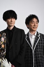 左から内山昂輝、関智一。