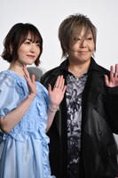 左から小松未可子、緒方恵美。