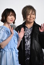 左から小松未可子、緒方恵美。