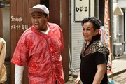 アントニーと大トニー演じる街の不良。