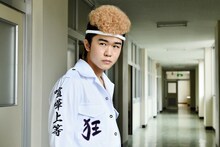 鈴木福演じる武智。