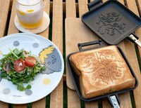 ホットサンドメーカー使用イメージ。