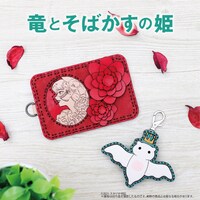 「OJAGA DESIGN
パスケース ベル」と「OJAGA DESIGN
キーホルダー 天使As」