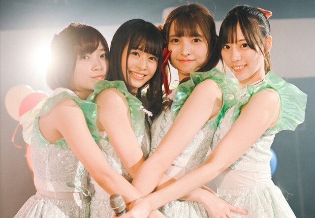 実写版「私、アイドル辞めます」のメイキング写真。