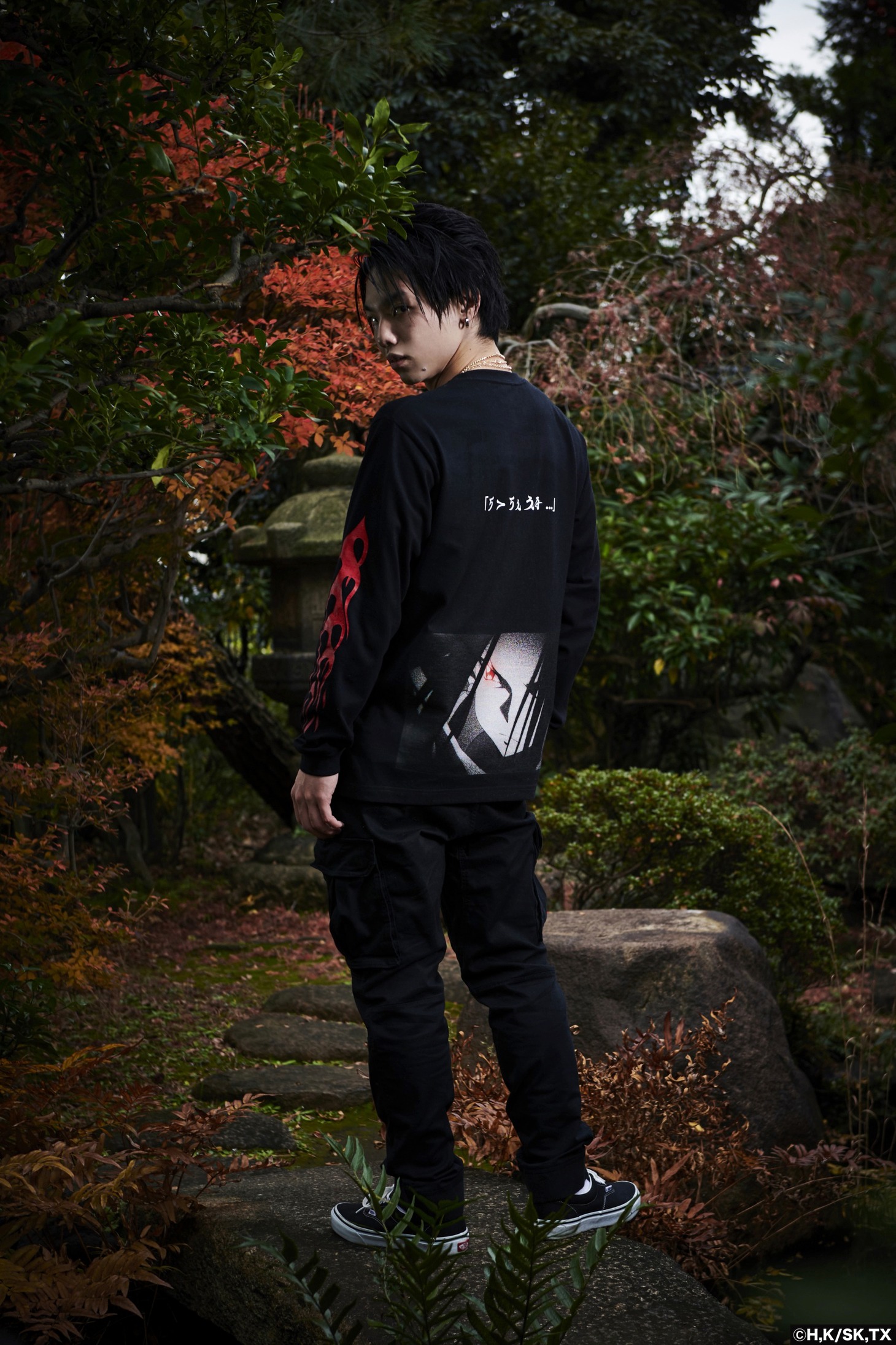 「J/H SCENE PHOTO L/S TEE」の着用イメージ。