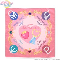 スカーフの「スーパーセーラーちびムーン・外部太陽系4戦士柄」。