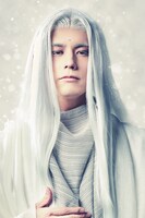 岩永徹也扮するナギ。