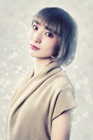 藤田笑美扮するアロ。