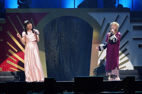 左から島本須美、笠原弘子。