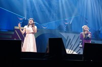 左から島本須美、笠原弘子。