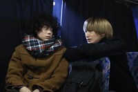 左から菅田将暉演じる久能整、永山瑛太演じる熊田翔。 (c)田村由美/小学館 (c)フジテレビジョン