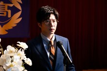 映画「女子高生に殺されたい」より、田中圭扮する東山春人。