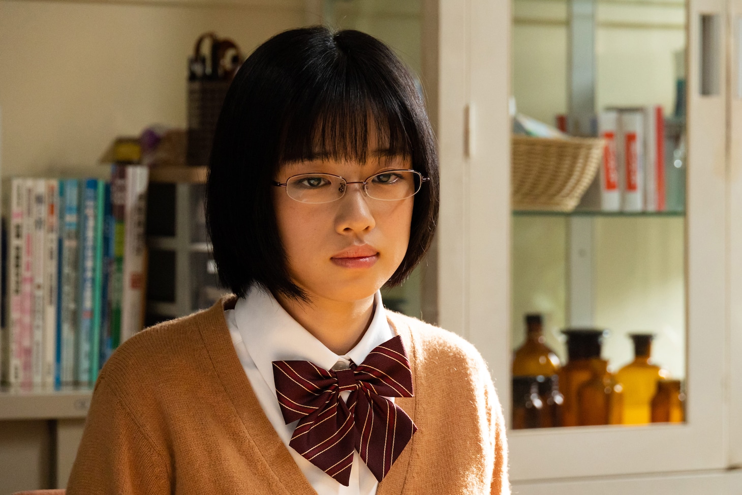 映画「女子高生に殺されたい」より、河合優実扮する小杉あおい。 (c)2022日活