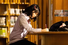 映画「女子高生に殺されたい」より、莉子扮する君島京子。